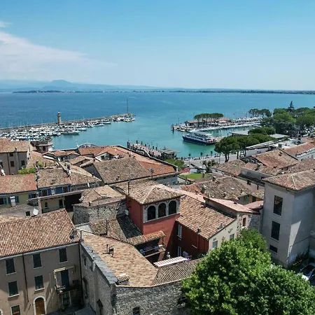 Castle Retreat- Lake And Attractions In 120mt Apartament Desenzano del Garda